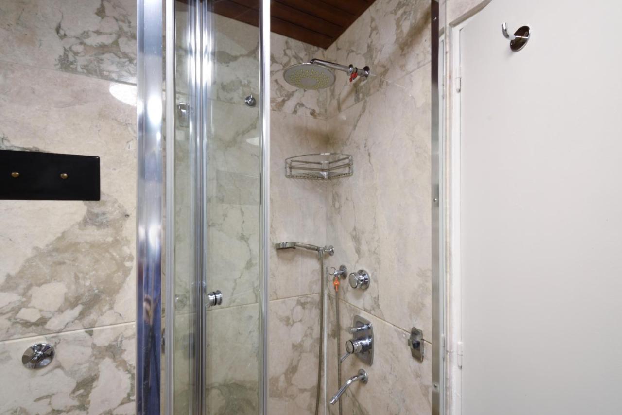 Kavouri Flat Appartamento Atene