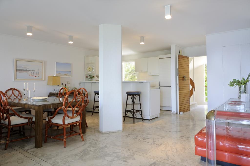 Kavouri Flat Appartamento Atene
