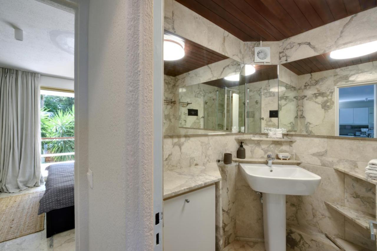 Kavouri Flat